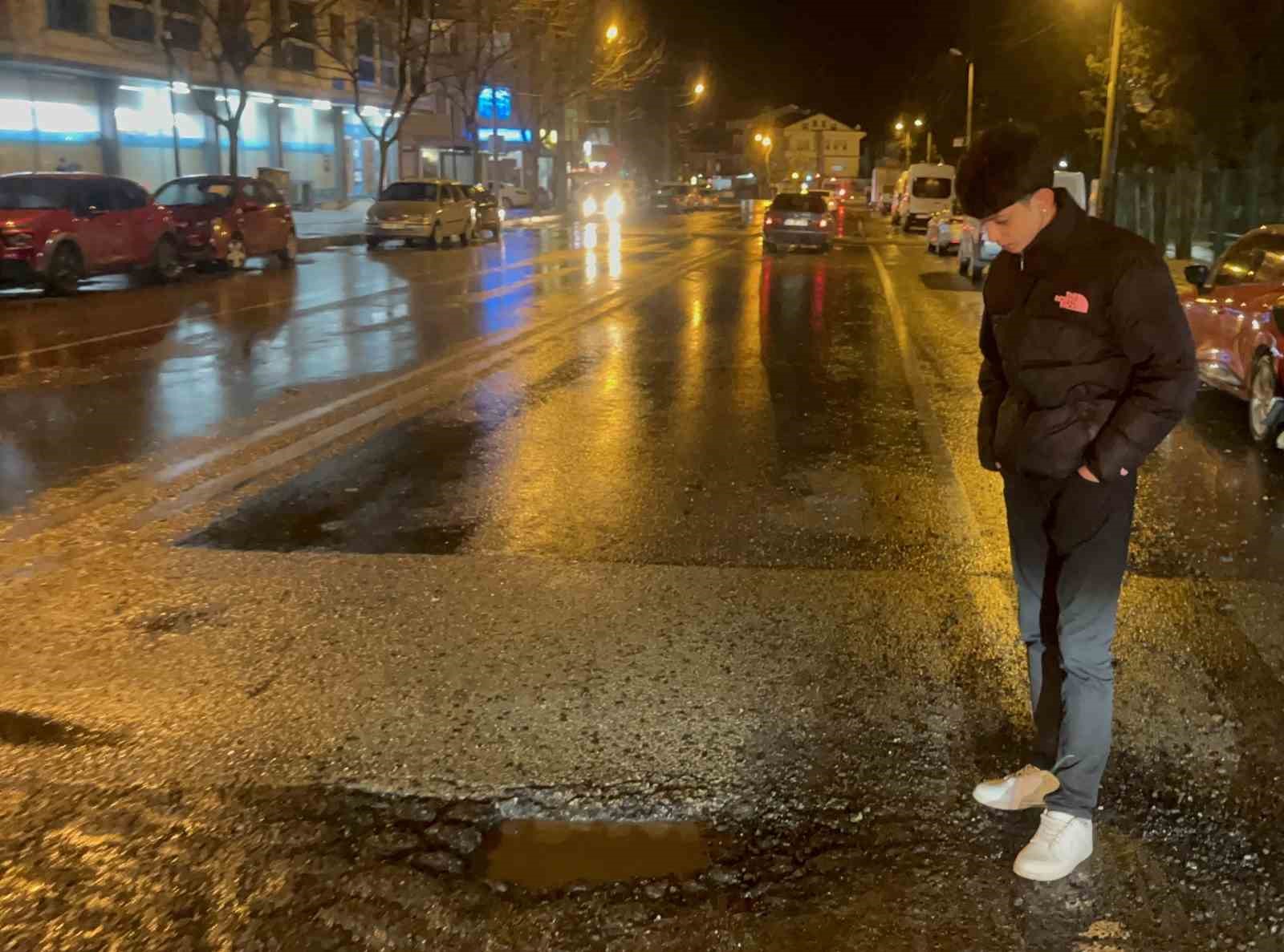 Çorlu’da çukura dalan motosikletli yaralandı 7 corluda cukura dalan motosikletli yaralandi 3 g1ObsJVR