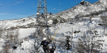 coruh-edas-yogun-kar-yagisinda-kesintisiz-enerji-icin-sahada-4KM3k1TE.jpg