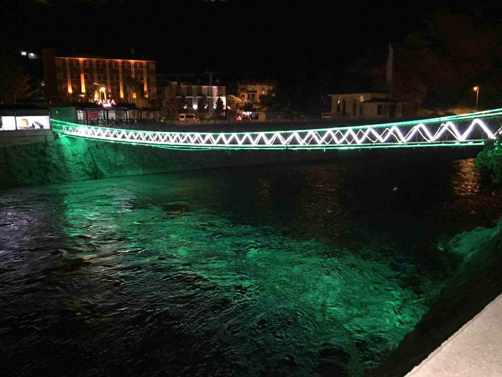 coruh nehri uzerindeki asma kopruler tarihe meydan okuyor 2 XFWFZKH3