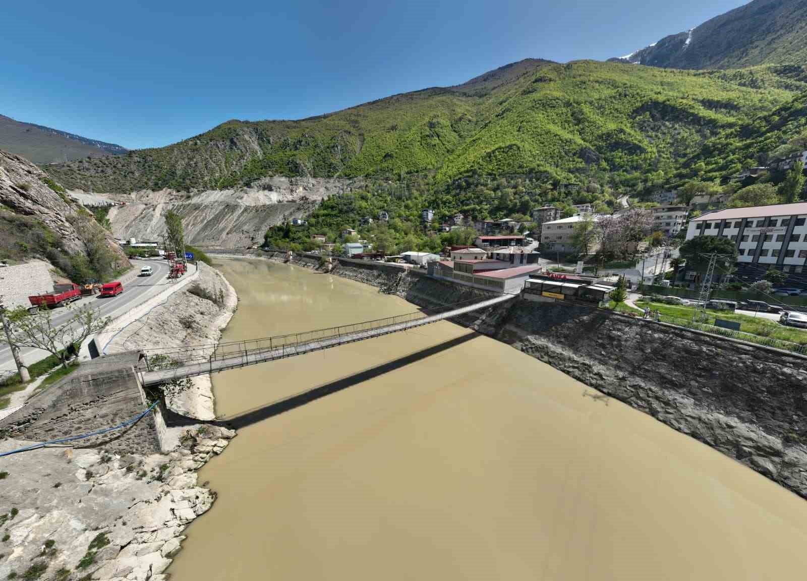 coruh nehri uzerindeki asma kopruler tarihe meydan okuyor 3 sULUFbhU