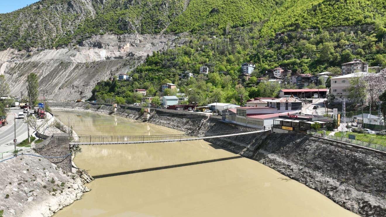 coruh nehri uzerindeki asma kopruler tarihe meydan okuyor 4 gBEflNAY