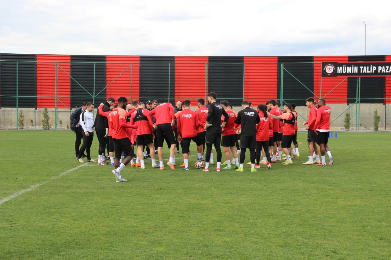 Çorum FK, Bandırmaspor hazırlıklarını sürdürdü 4 corum fk bandirmaspor hazirliklarini surdurdu 0 mzLgIt8V