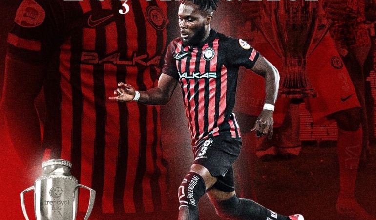 corum-fk-emeka-eze-ve-joseph-attamah-ile-yollarini-ayirdi-OIFwbDDl.jpg