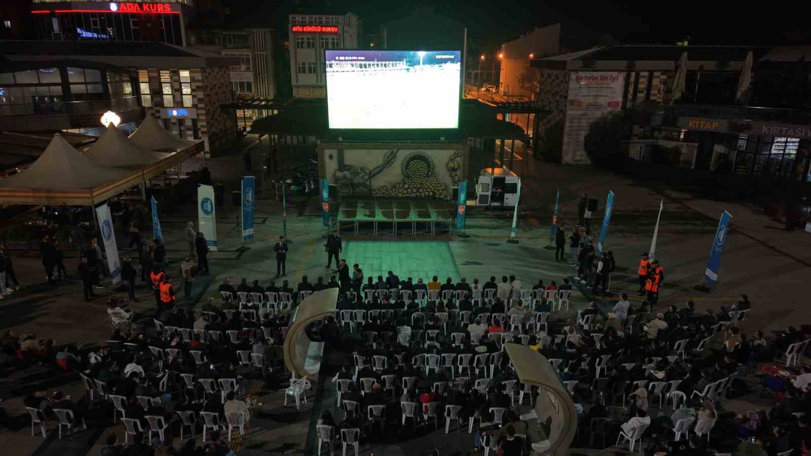 corum fk taraftarlari play off macini dev ekrandan izledi 0 RttqVDDA