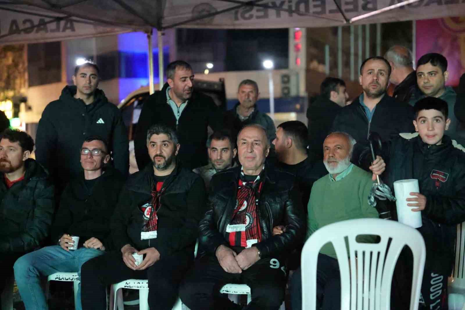 corum fk taraftarlari play off macini dev ekrandan izledi 4 7rEOvs2Z