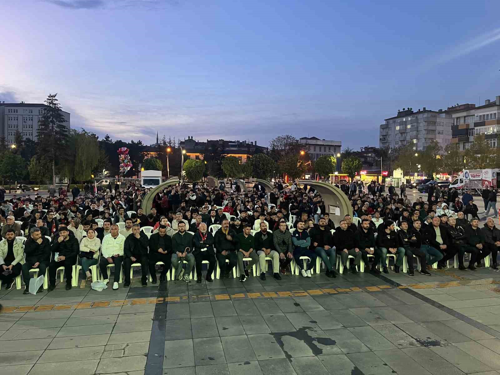 corum fk taraftarlari play off macini dev ekrandan izledi 7 Sym5CbFk
