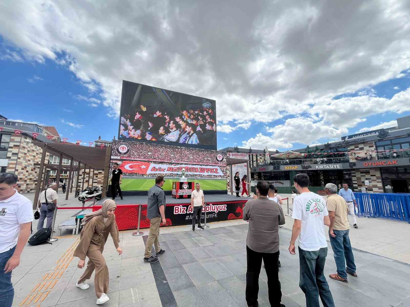 Çorum FK taraftarları şampiyonluk kupasıyla buluştu 4 corum fk taraftarlari sampiyonluk kupasiyla bulustu 0 lCfBPF9D