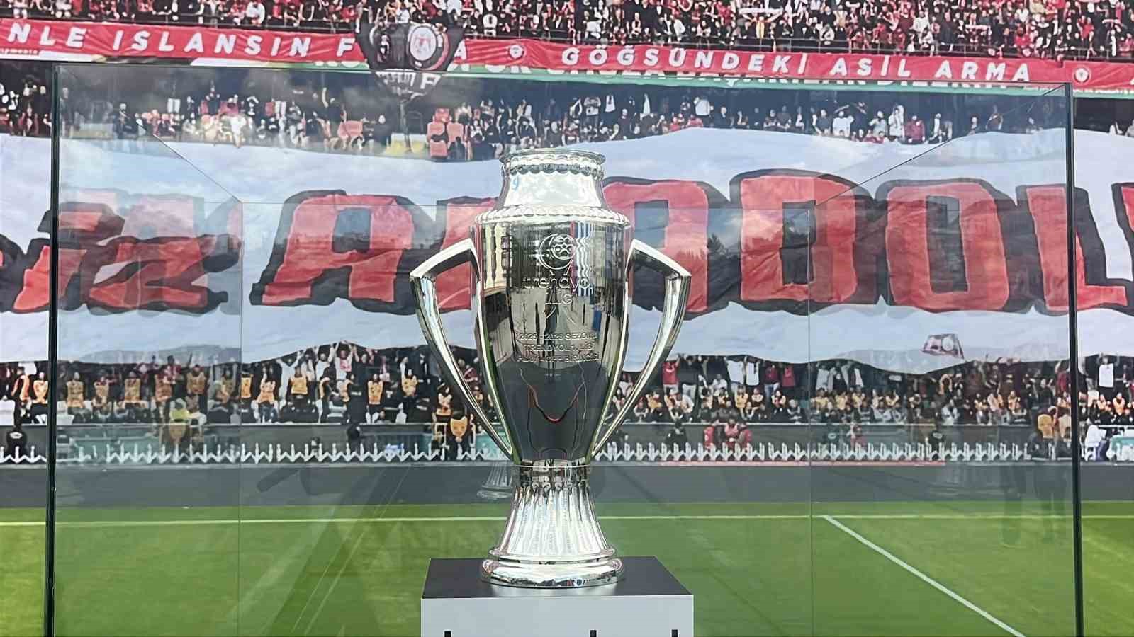 Çorum FK taraftarları şampiyonluk kupasıyla buluştu 7 corum fk taraftarlari sampiyonluk kupasiyla bulustu 3 YCZjCYaz
