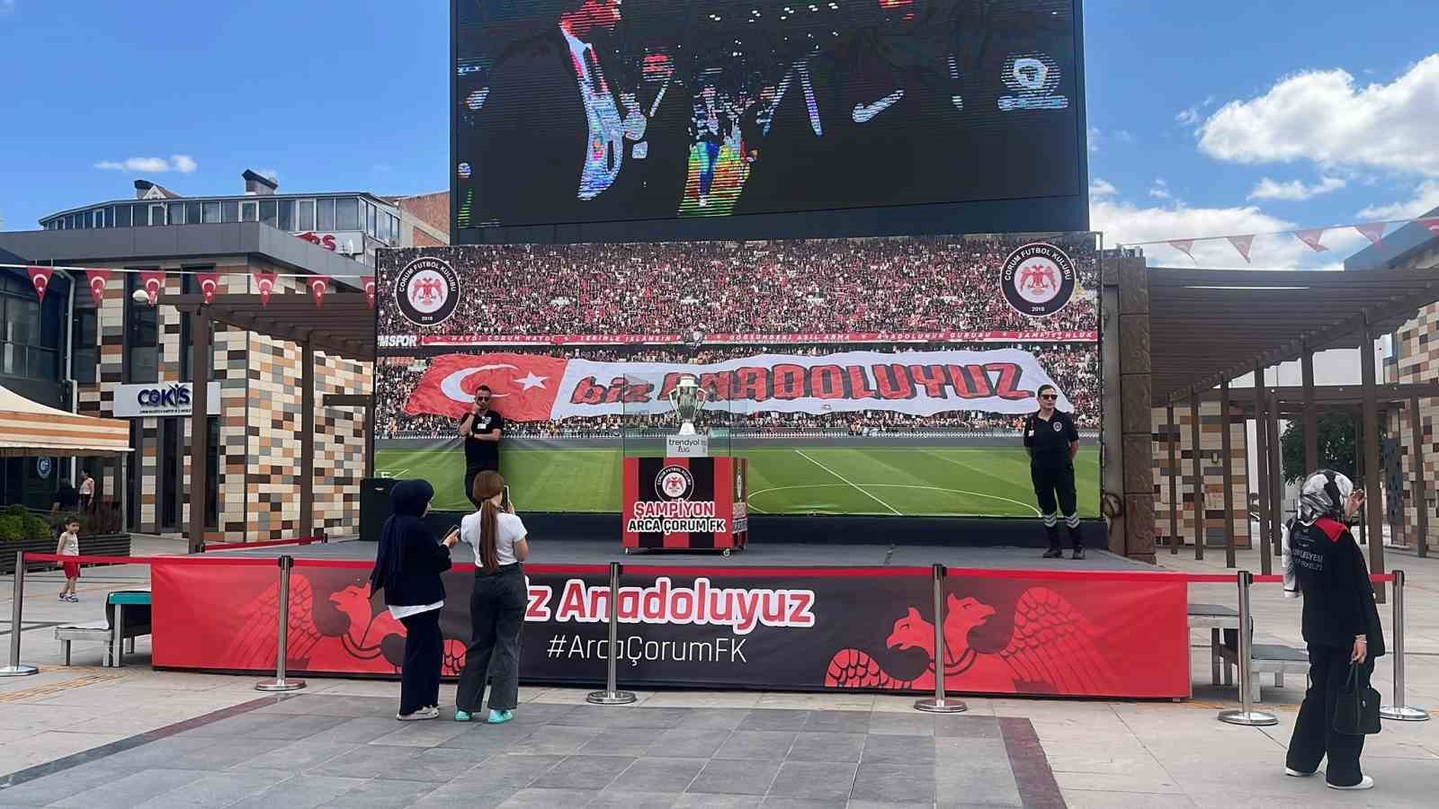 Çorum FK taraftarları şampiyonluk kupasıyla buluştu 8 corum fk taraftarlari sampiyonluk kupasiyla bulustu 4 Sltwffu7