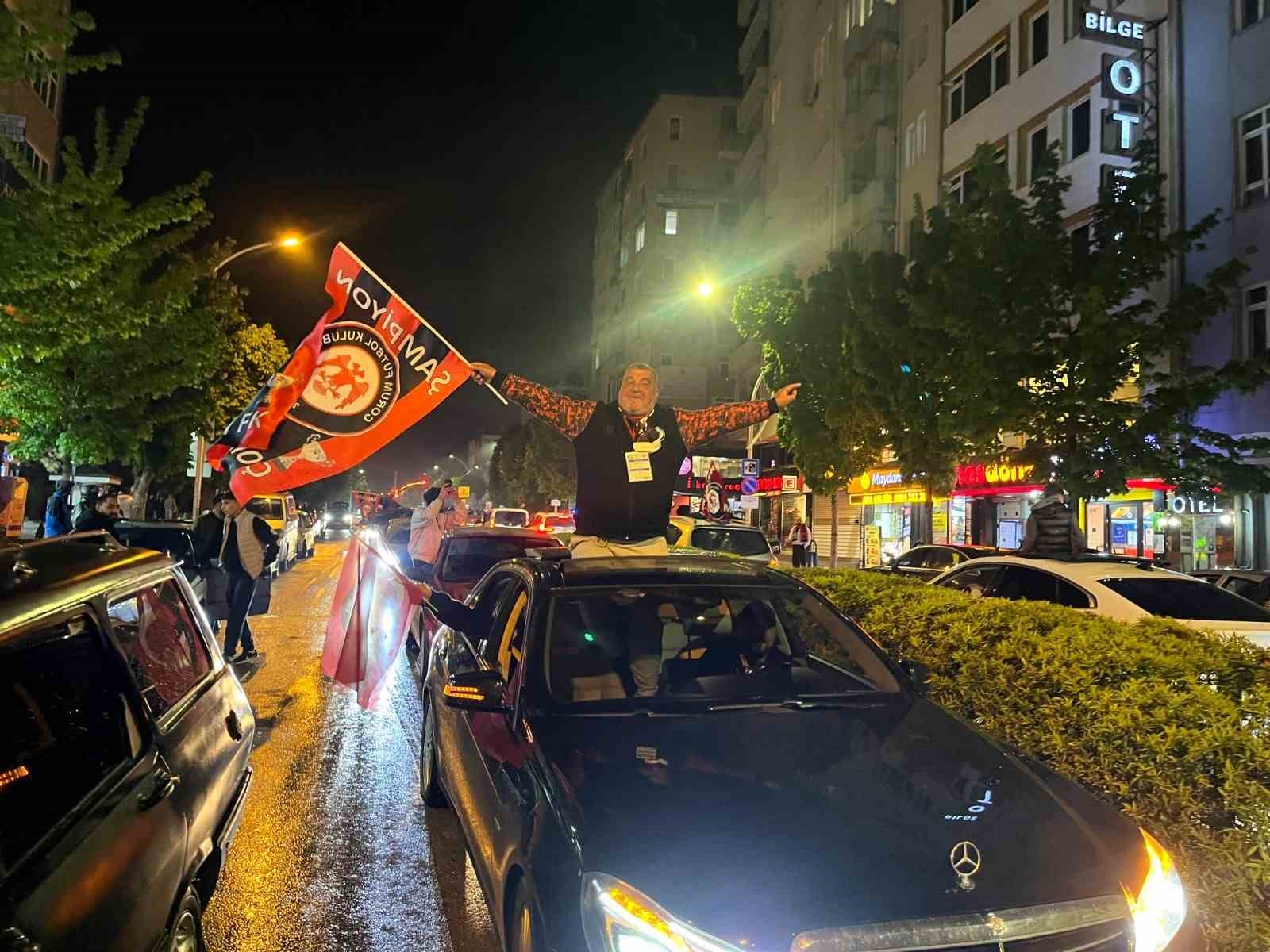 Çorum FK taraftarları yarı final galibiyetini coşkuyla kutladı 7 corum fk taraftarlari yari final galibiyetini coskuyla kutladi 3 el5MOhHX