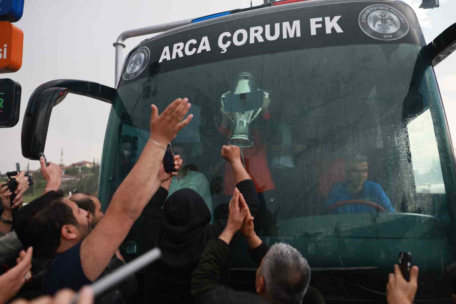 corum fkda super lig coskusu tarihi zaferin ardindan takim kafilesine gorkemli karsilama 1 UqmppWY4