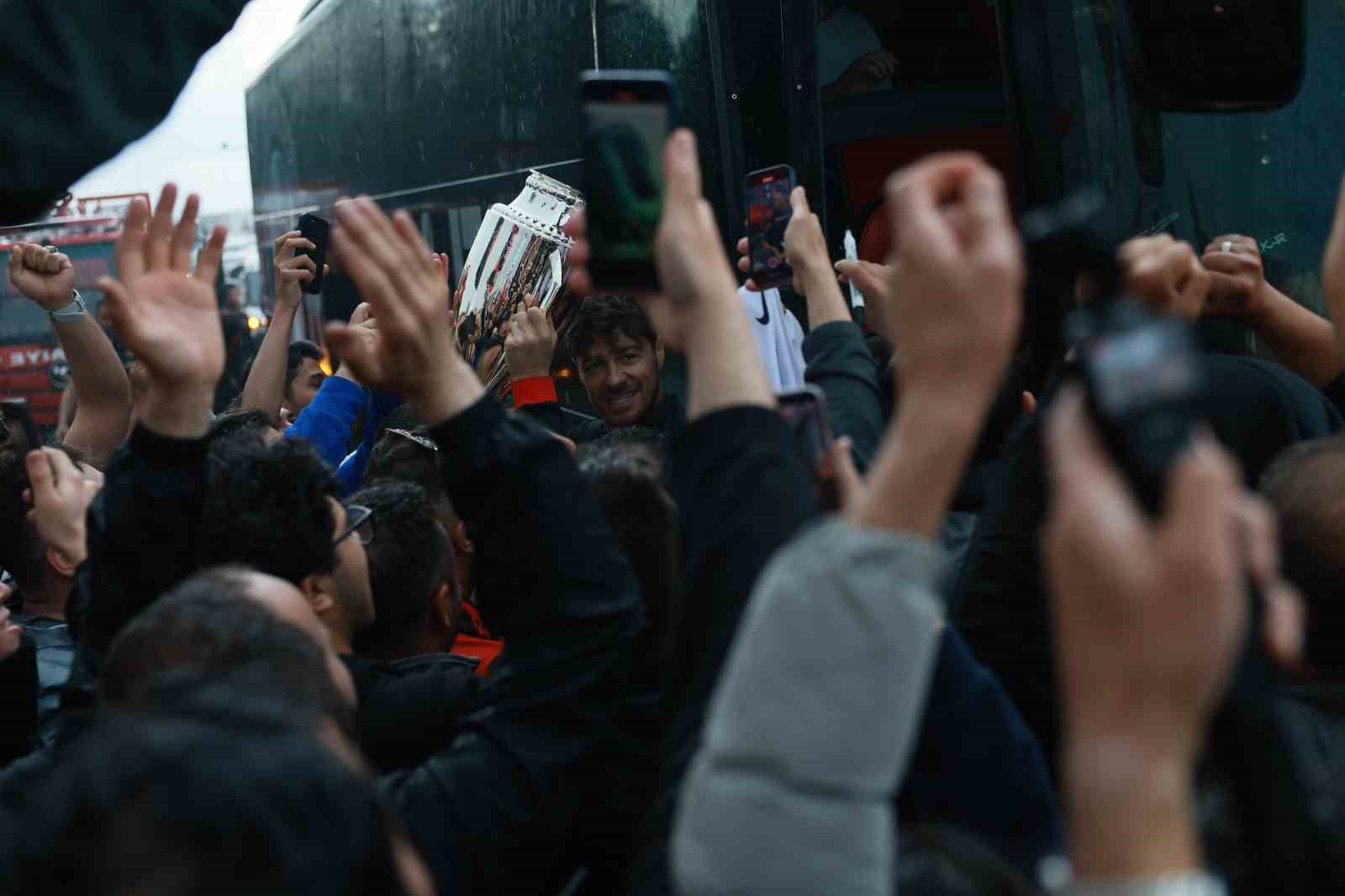 corum fkda super lig coskusu tarihi zaferin ardindan takim kafilesine gorkemli karsilama 2 zrYq6yy6