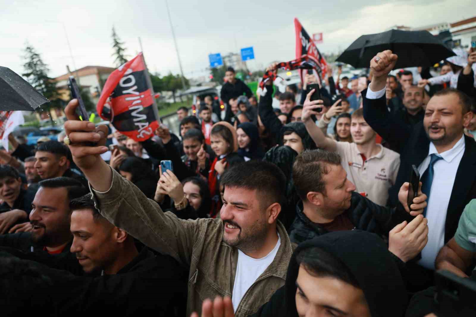 corum fkda super lig coskusu tarihi zaferin ardindan takim kafilesine gorkemli karsilama 3 NXzAVrVk