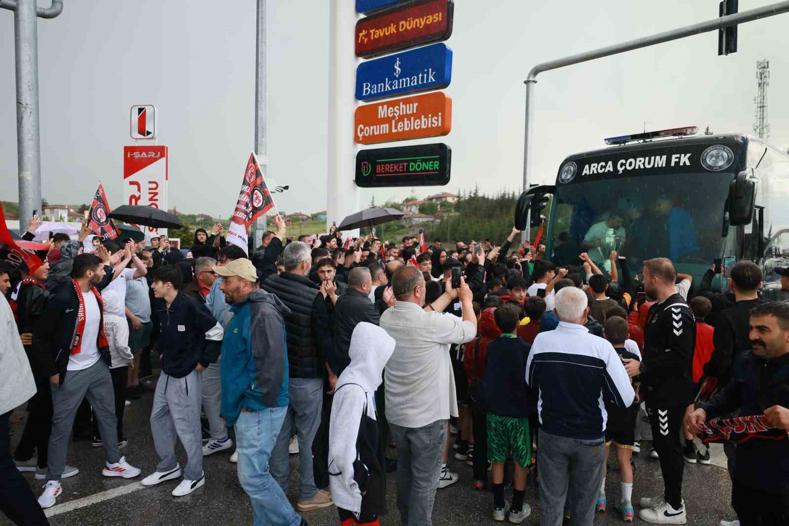 corum fkda super lig coskusu tarihi zaferin ardindan takim kafilesine gorkemli karsilama 4 bYSOdrLc
