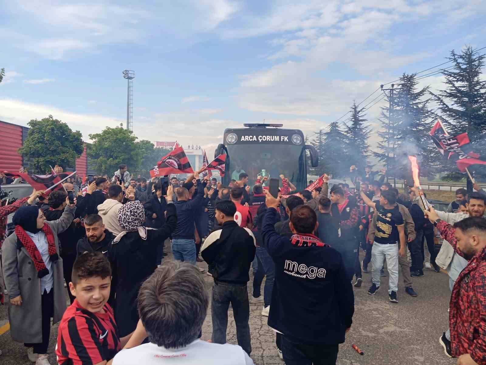corum fkda super lig coskusu tarihi zaferin ardindan takim kafilesine gorkemli karsilama 5 iKTEHvmc
