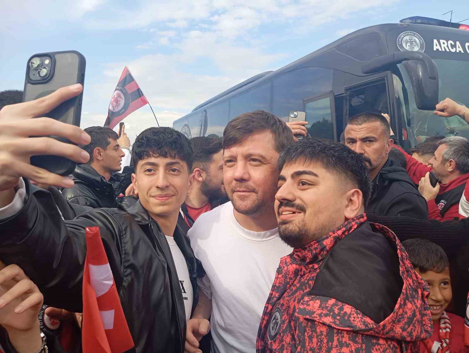 corum fkda super lig coskusu tarihi zaferin ardindan takim kafilesine gorkemli karsilama 6 qXHYIBvm