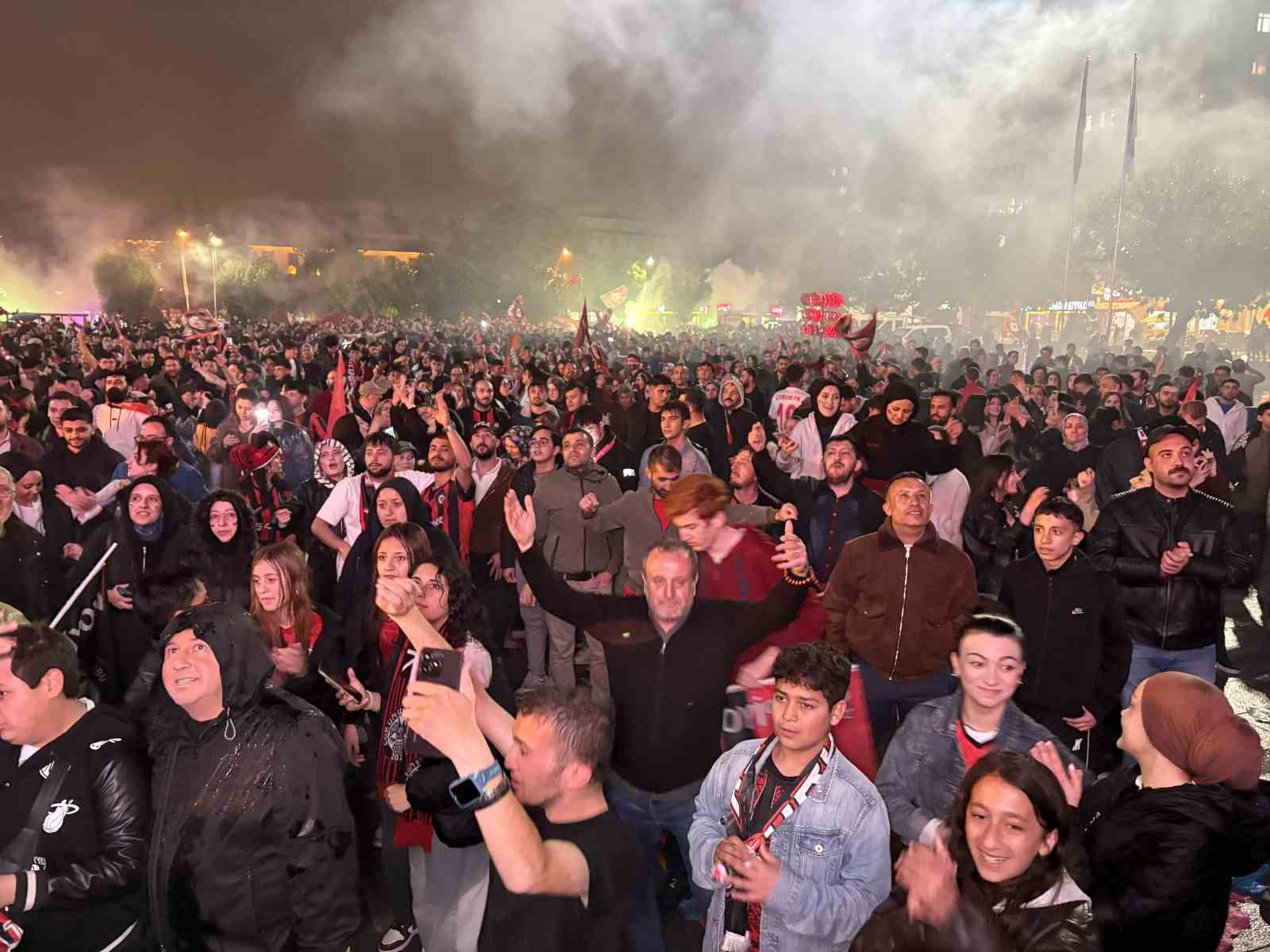 Çorum FK’nın Süper Lig’e yükselmesi şehri ayağa kaldırdı 10 corum fknin super lige yukselmesi sehri ayaga kaldirdi 6 9lJbUEkR