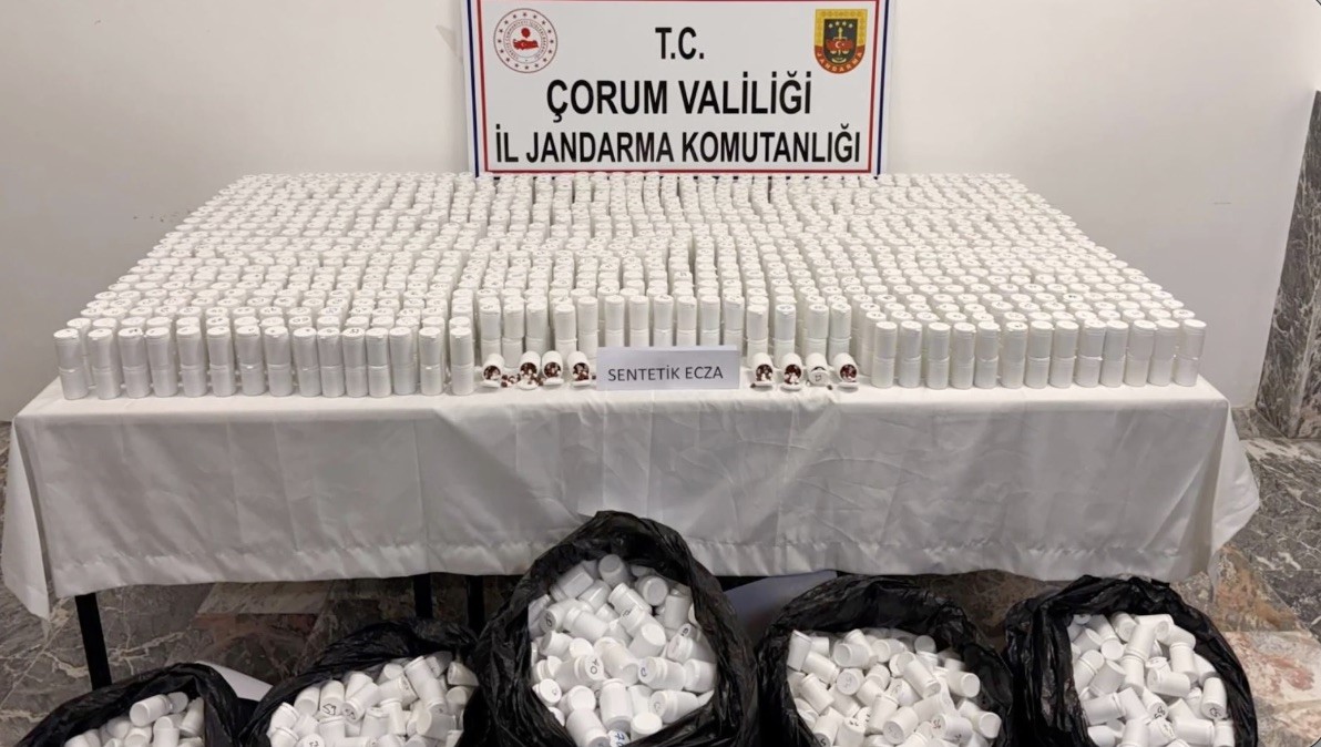 corum jandarmasindan zehir tacirlerine dev darbe 736 bin 217 uyusturucu hap ele gecirildi 4 UgD1CDs2