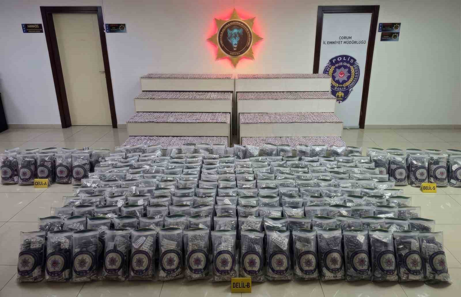 corum polisinden uyusturucu sevkiyatina darbe binlerce hap ele gecirildi 0 YAk1suB4