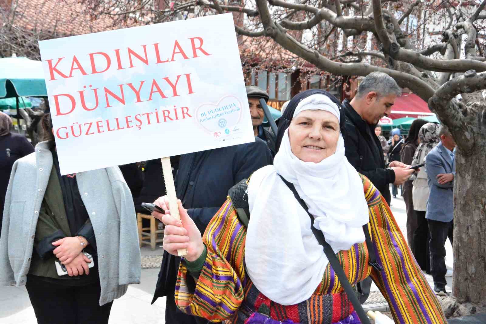 Çorum’da 3. Puduhepa Kadın Kültür Festivali başladı 5 corumda 3 puduhepa kadin kultur festivali basladi 1 4f4O2O98
