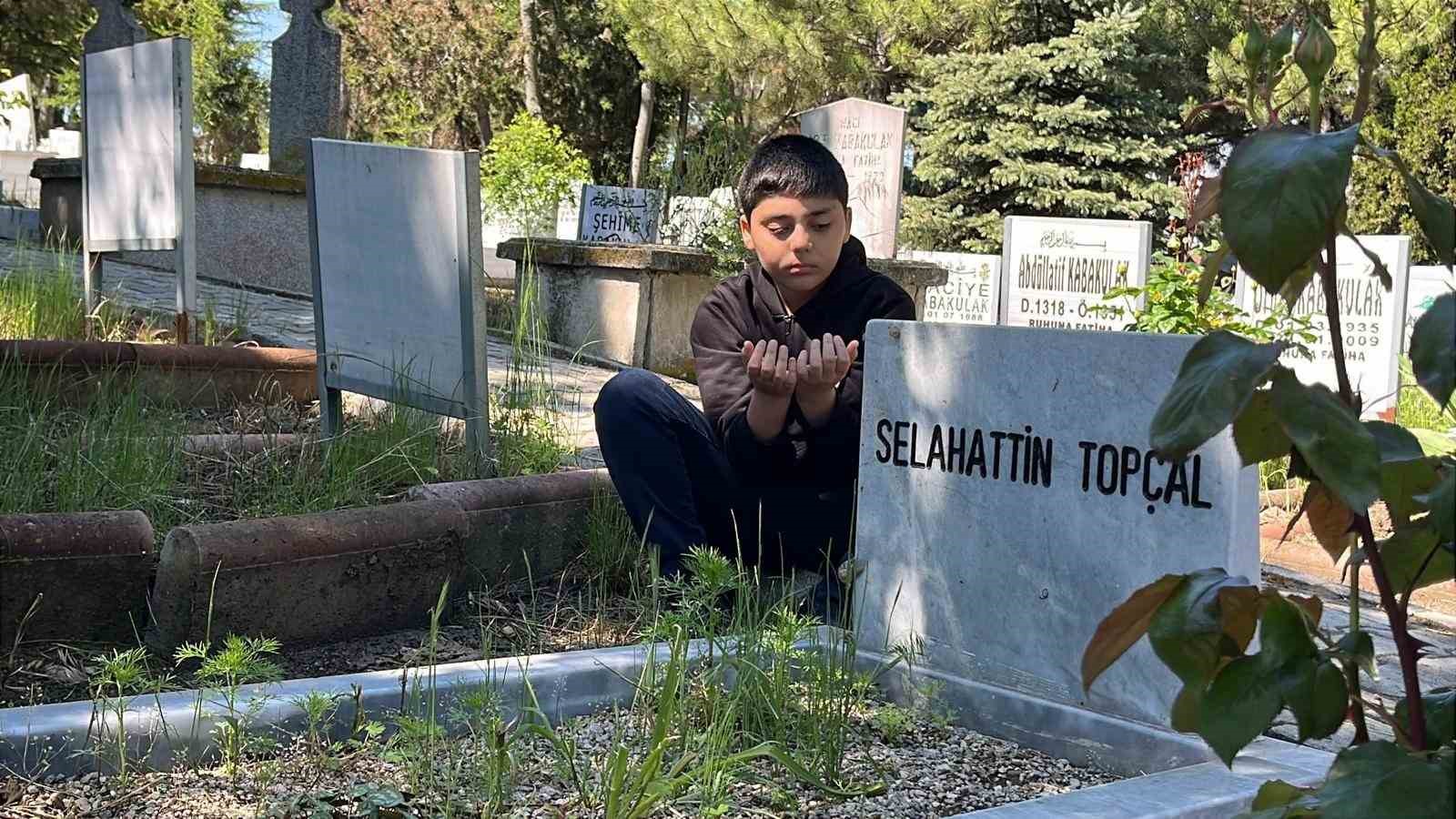 corumda arefe gunu mezarliklar ziyaretcilerle doldu 10 r74UsuyA