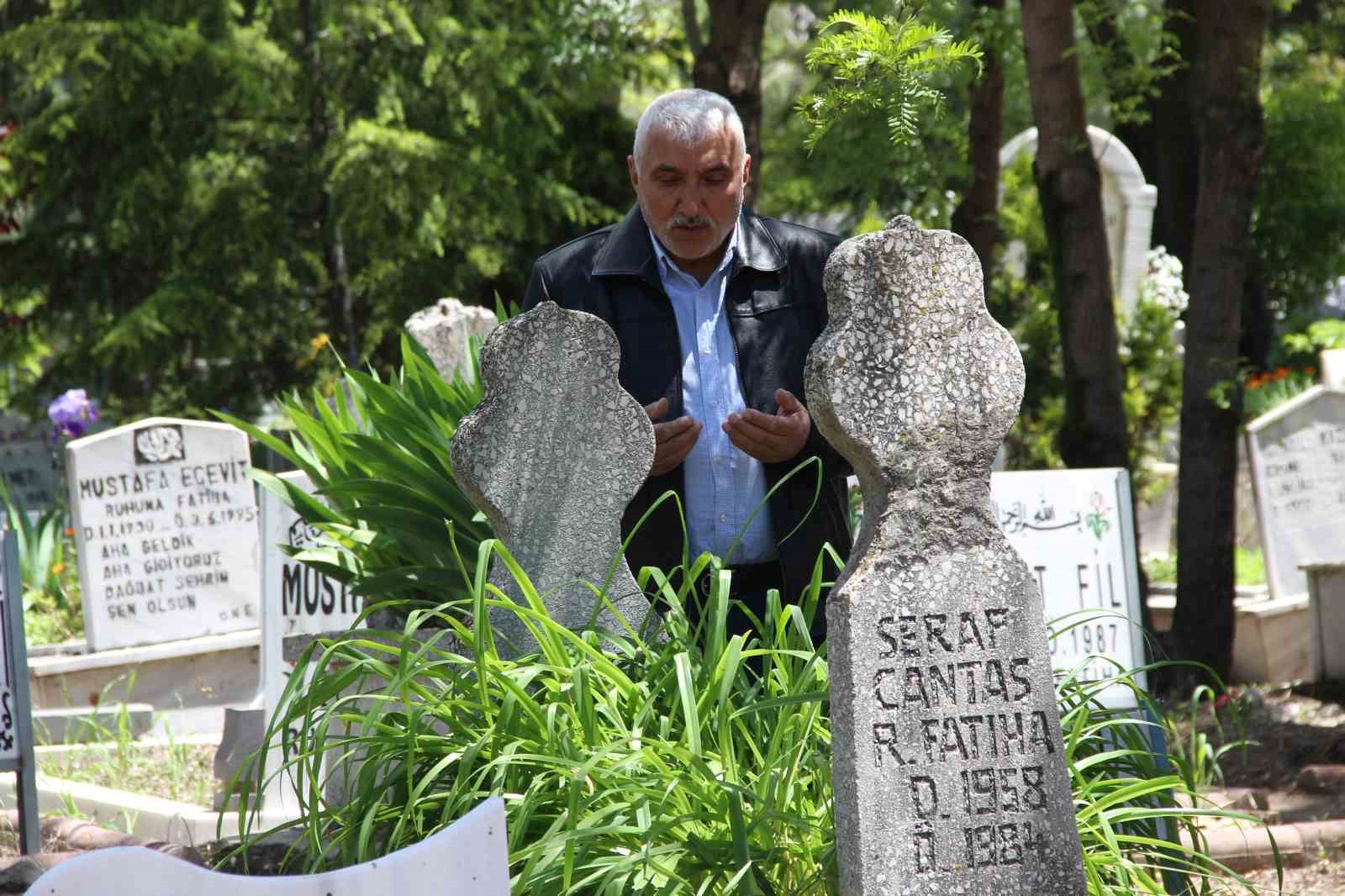 corumda arefe gunu mezarliklar ziyaretcilerle doldu 8 ZpqDsPUm