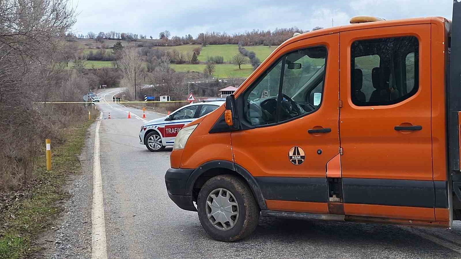 Çorum’da ayağı yıkılan köprü ulaşıma kapatıldı 9 corumda ayagi yikilan kopru ulasima kapatildi 5 vymiCIgH