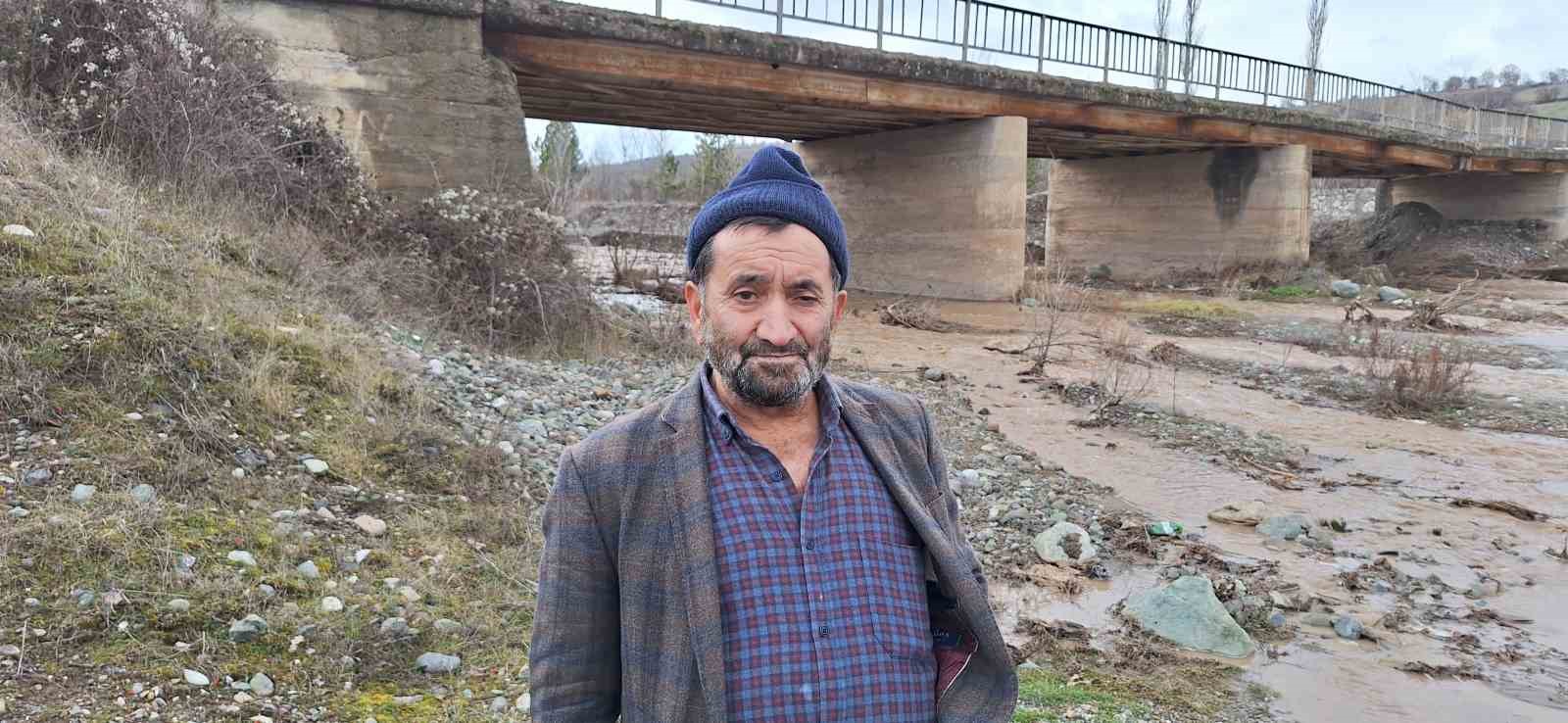 Çorum’da ayağı yıkılan köprü ulaşıma kapatıldı 10 corumda ayagi yikilan kopru ulasima kapatildi 6 Z5LiNihg