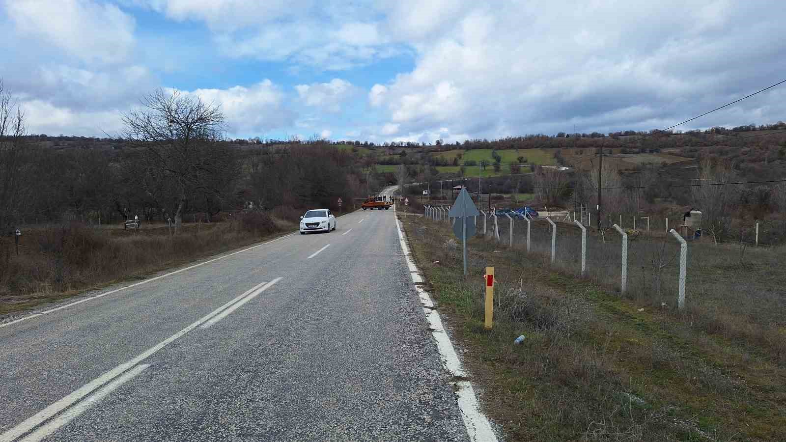 Çorum’da ayağı yıkılan köprü ulaşıma kapatıldı 11 corumda ayagi yikilan kopru ulasima kapatildi 7 b4LjF75O