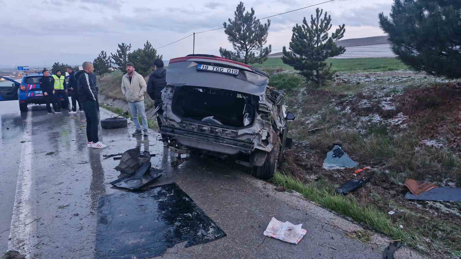 corumda ayni noktada iki farkli trafik kazasi 1 olu 3 yarali 1