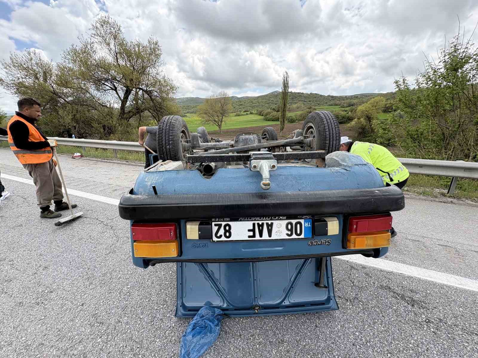 corumda bariyerlere carpan otomobil devrildi 1 yarali 2 Yv5sf1Sj