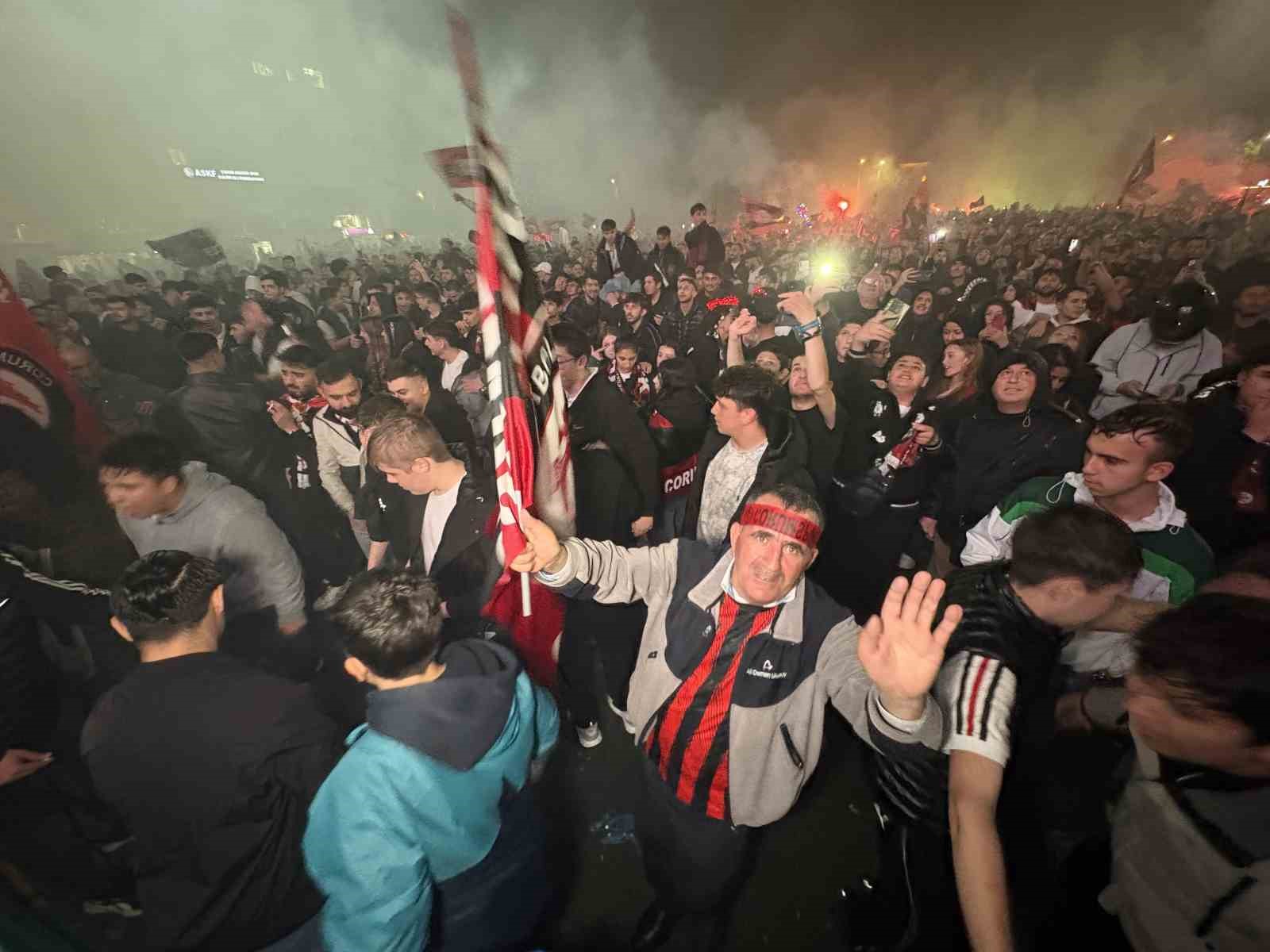 corumda binlerce vatandastan super lig sevinci 4 r95pmUPg