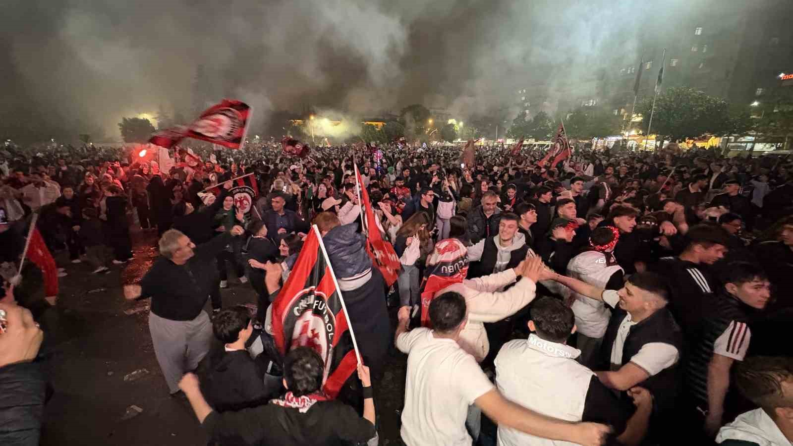 corumda binlerce vatandastan super lig sevinci 6 gGeszLPU