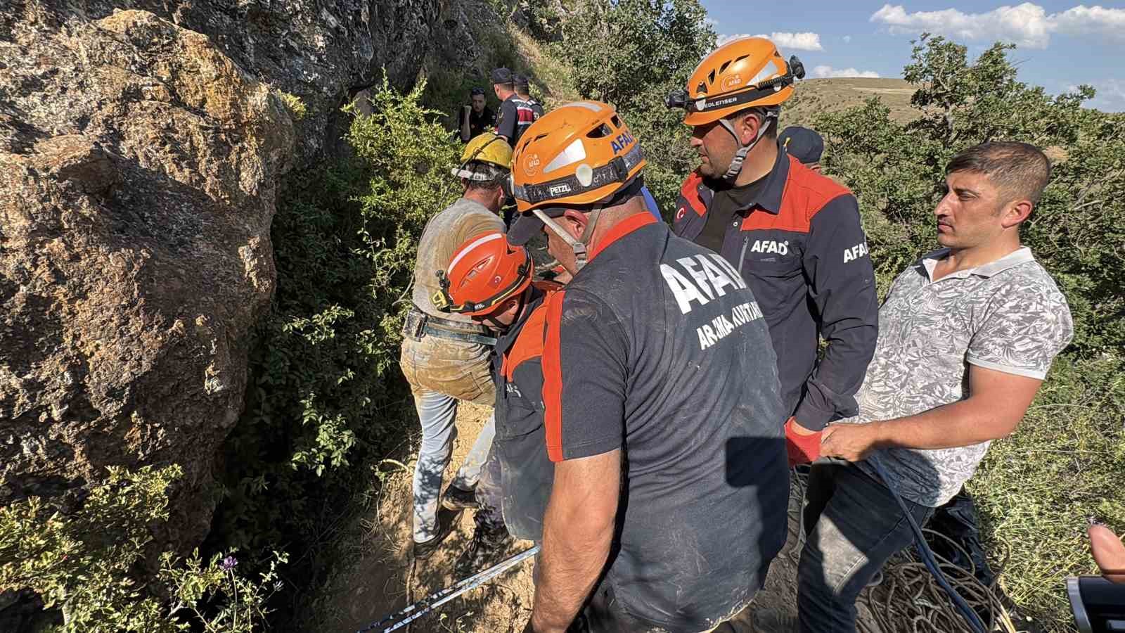Çorum’da bir kişinin kaybolduğu mağaranın içi görüntülendi 4 corumda bir kisinin kayboldugu magaranin ici goruntulendi 0 r6fBEmyq
