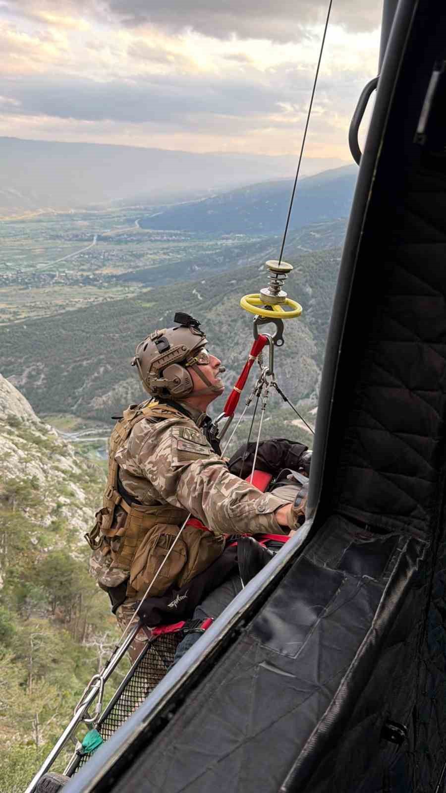 corumda dag yuruyusu sirasinda kaybolan sahis helikopterle kurtarildi 2 J5gt4VcF