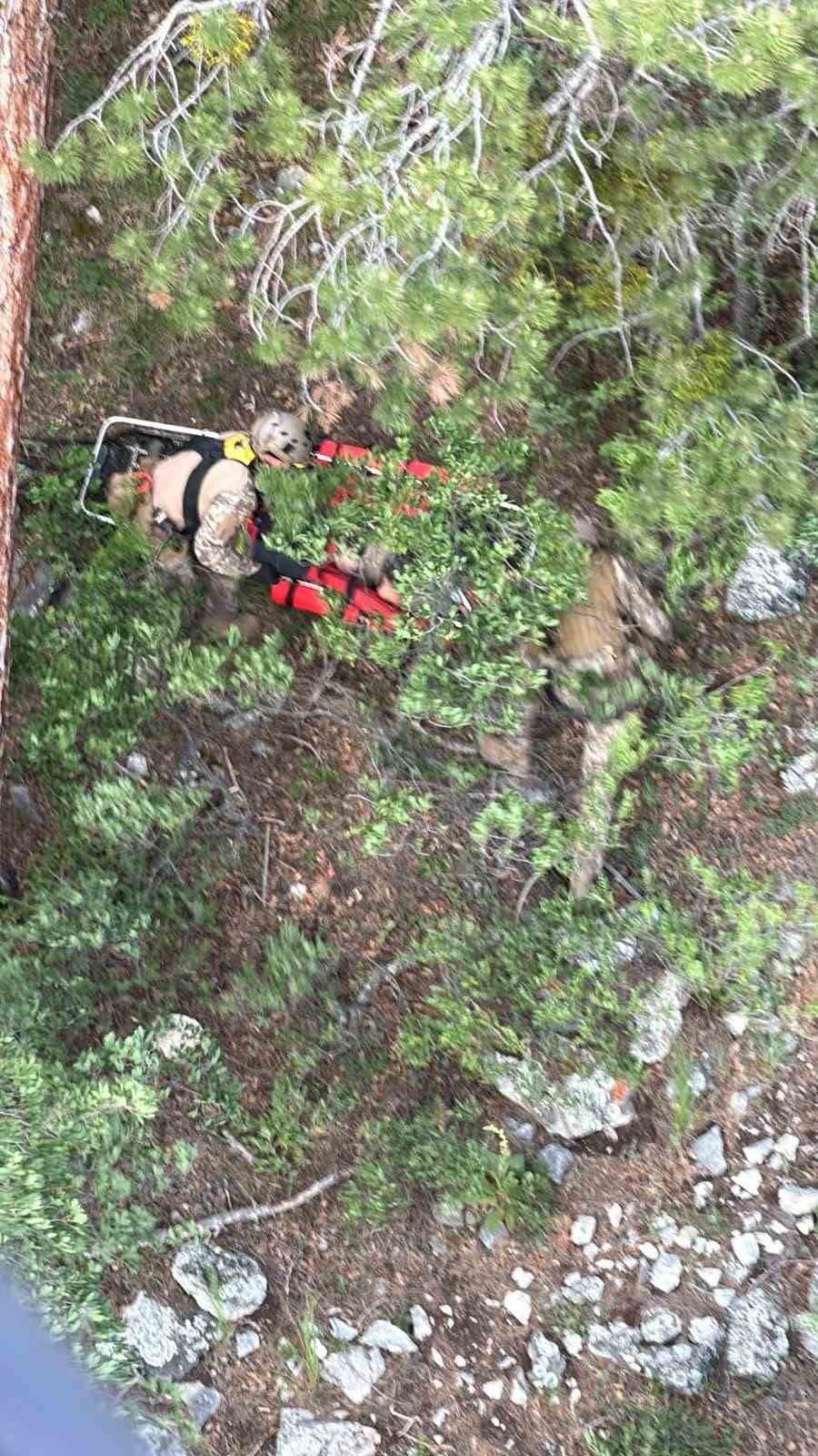 corumda dag yuruyusu sirasinda kaybolan sahis helikopterle kurtarildi 3