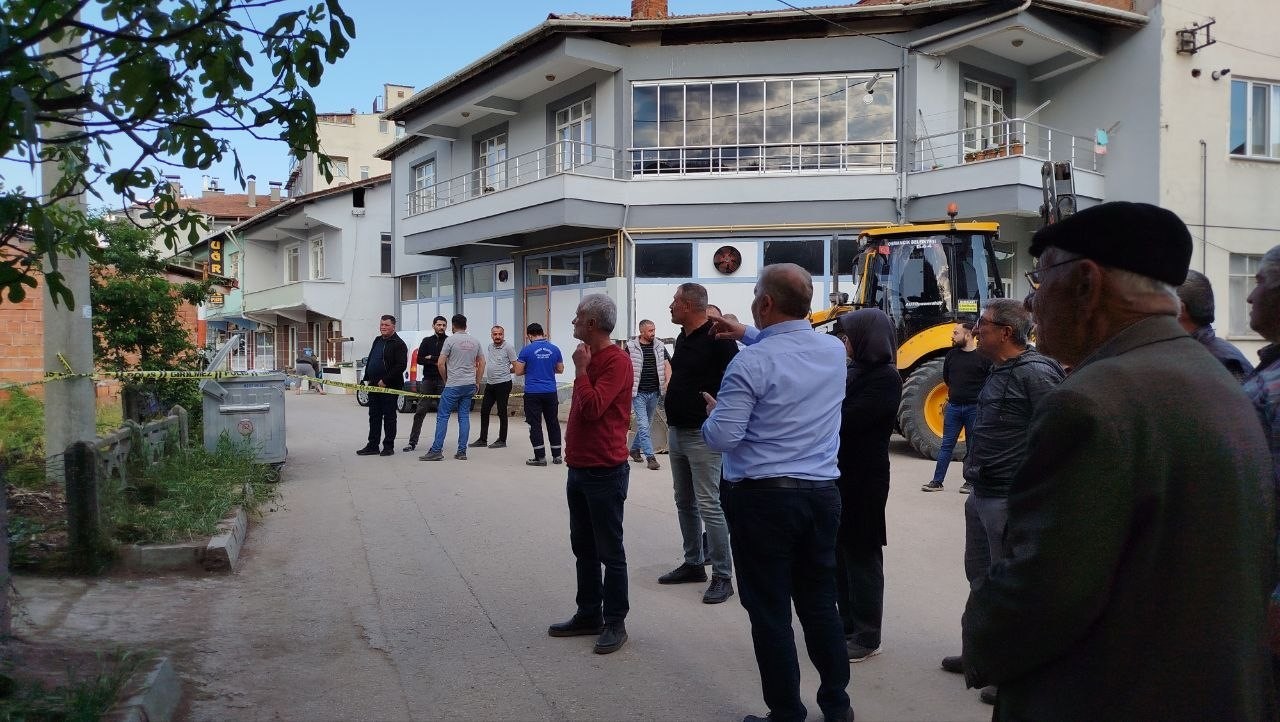 corumda dusen kayalar ev ve is yerinde hasar olusturdu 2 CFELm7pk
