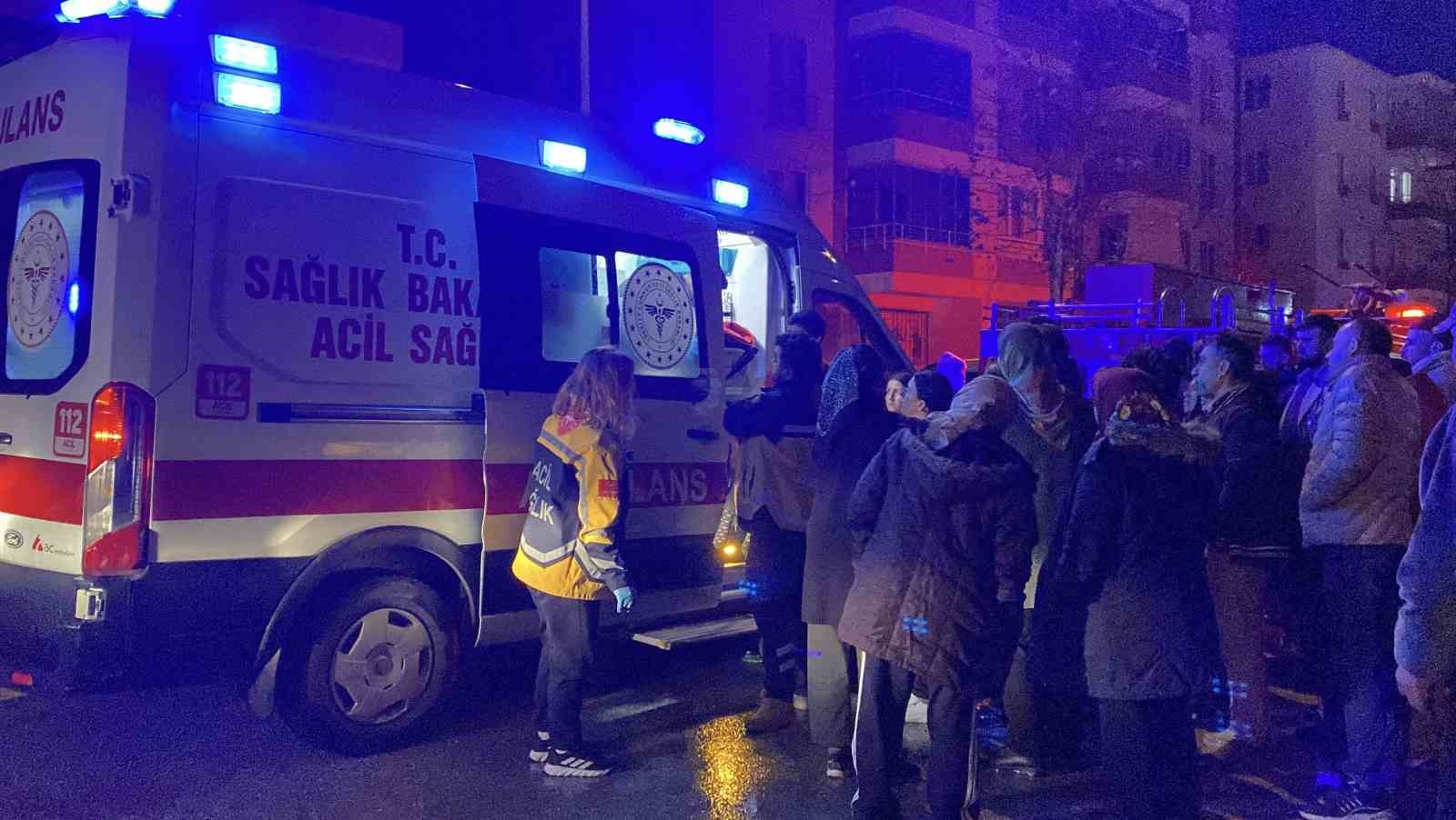 corumda ev yangini mahsur kalan aileyi itfaiye kurtardi 0 uOVeX22z