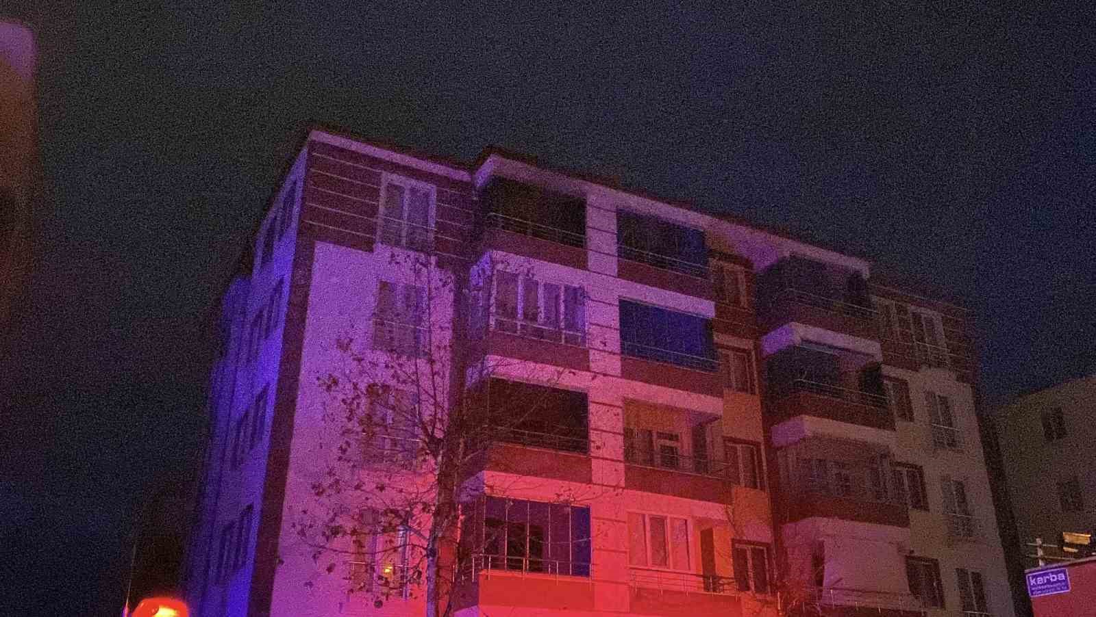 corumda ev yangini mahsur kalan aileyi itfaiye kurtardi 4 SrV5EZzv