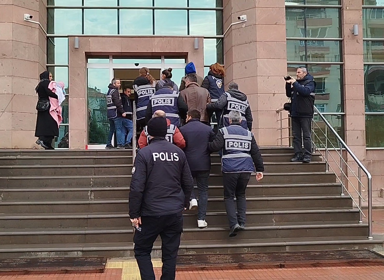 corumda evlerden ziynet esyasi calan 4 hirsizlik suphelisi sucustu yakalandi 0
