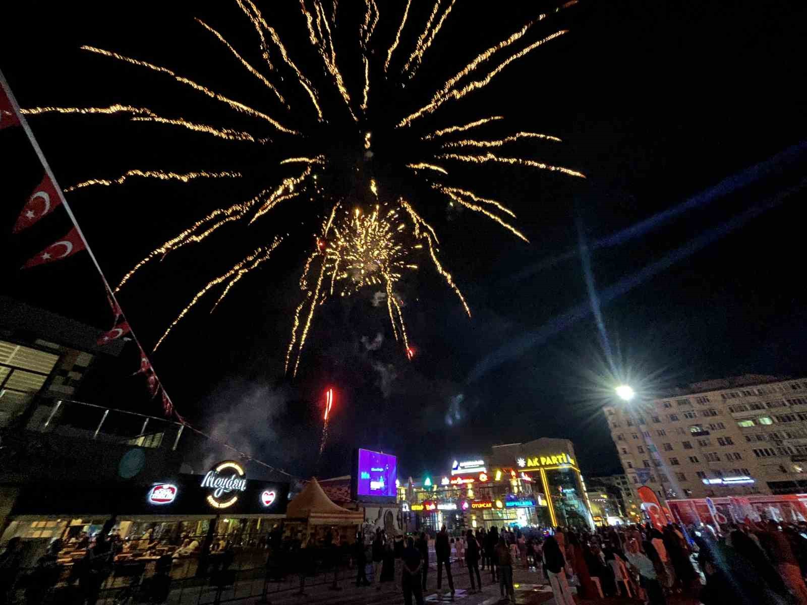 corumda festival coskusu havai fisek gosterisiyle zirveye cikti 0 re2avTwZ