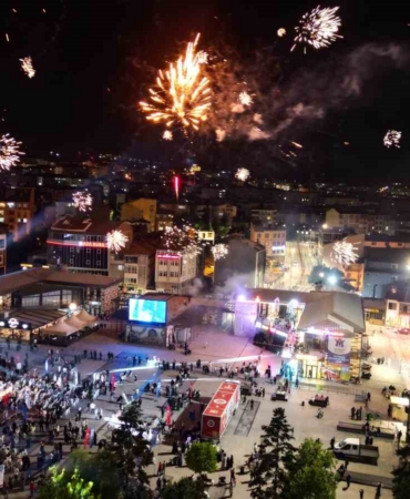 corumda-festival-coskusu-havai-fisek-gosterisiyle-zirveye-cikti-Cs4fgsBJ.jpg