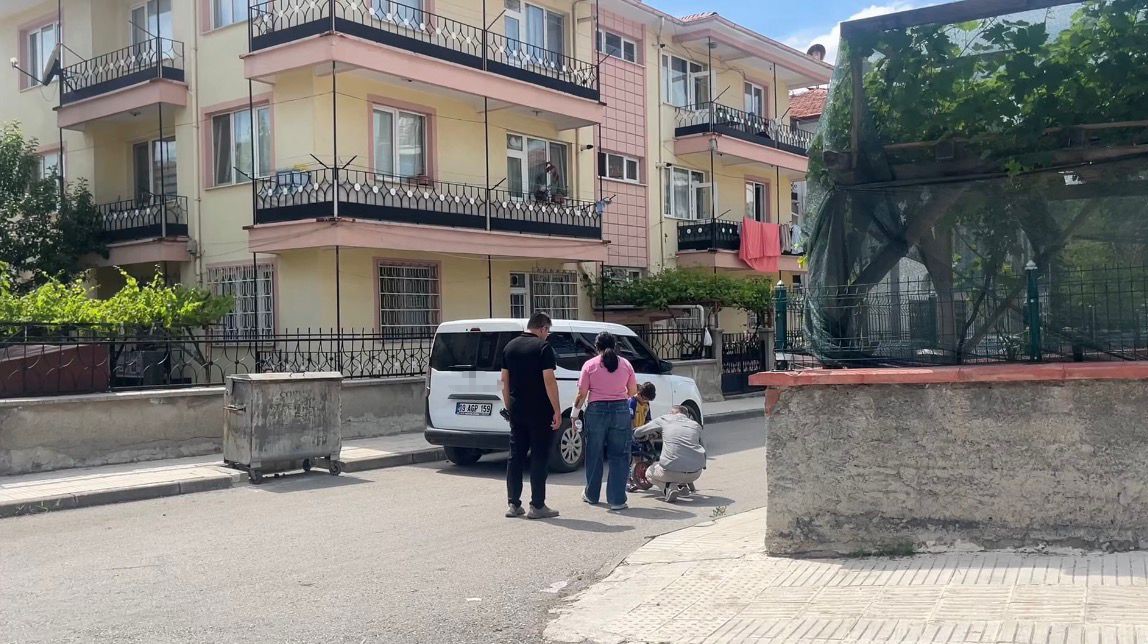Çorum’da genç kadın tartıştığı anne ve babasını bıçakla rehin aldı 4 corumda genc kadin tartistigi anne ve babasini bicakla rehin aldi 0 5L44S3kZ