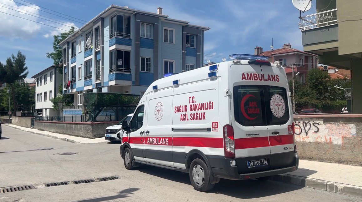 Çorum’da genç kadın tartıştığı anne ve babasını bıçakla rehin aldı 5 corumda genc kadin tartistigi anne ve babasini bicakla rehin aldi 1 NvDIHieP