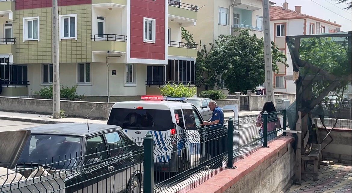 Çorum’da genç kadın tartıştığı anne ve babasını bıçakla rehin aldı 6 corumda genc kadin tartistigi anne ve babasini bicakla rehin aldi 2 fKGQMaSb