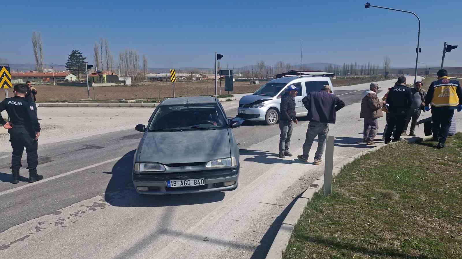 corumda hafif ticari arac ile otomobil carpisti 1 yarali 1 s2SBnCUH