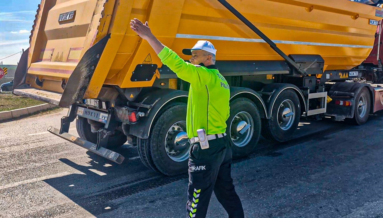 corumda hafif ticari arac ile otomobil carpisti 1 yarali 3 bZG2w7ZF