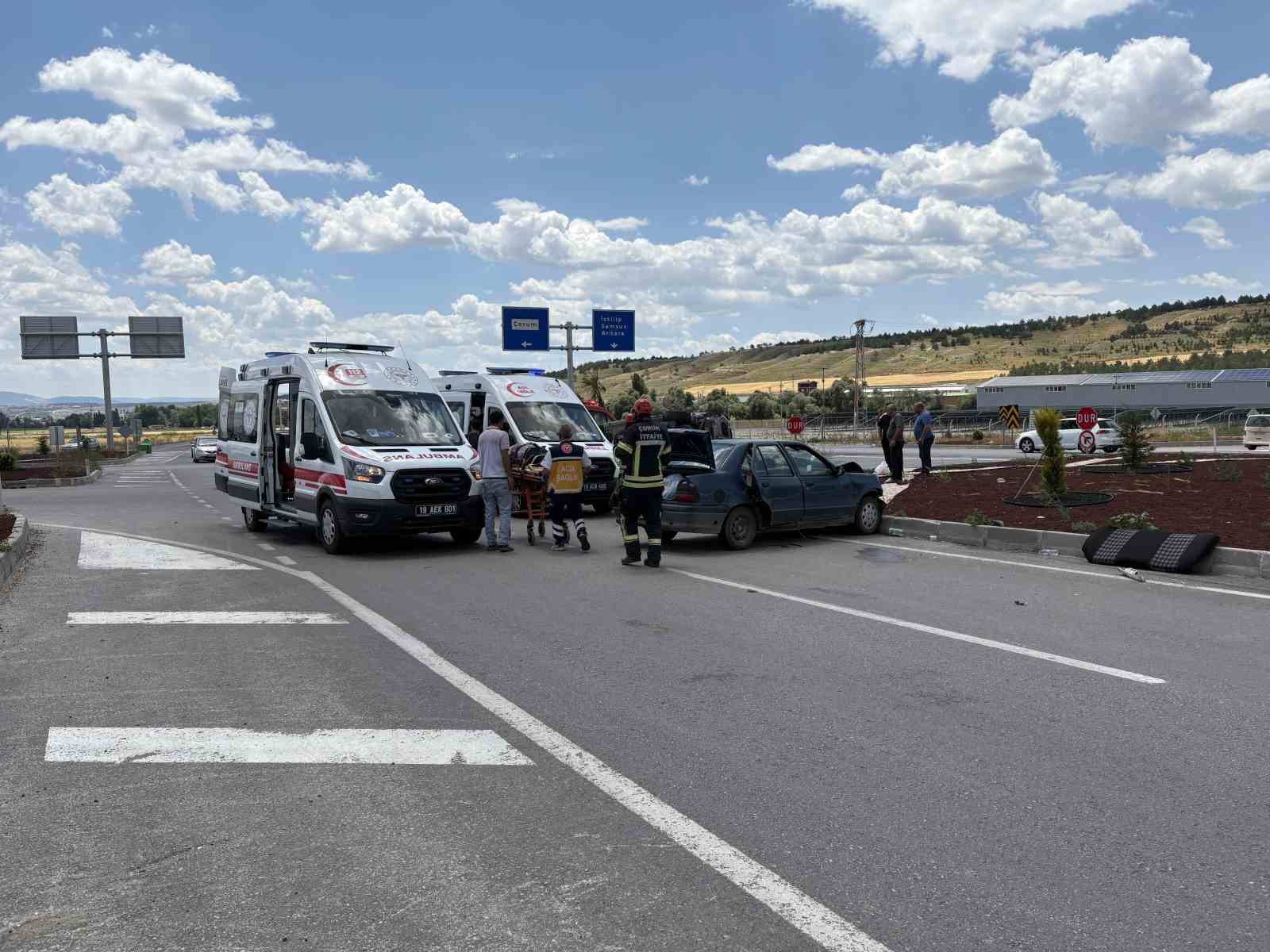 corumda hafif ticari arac ile otomobil carpisti 2si agir 5 yarali 5 Q1esrkcc