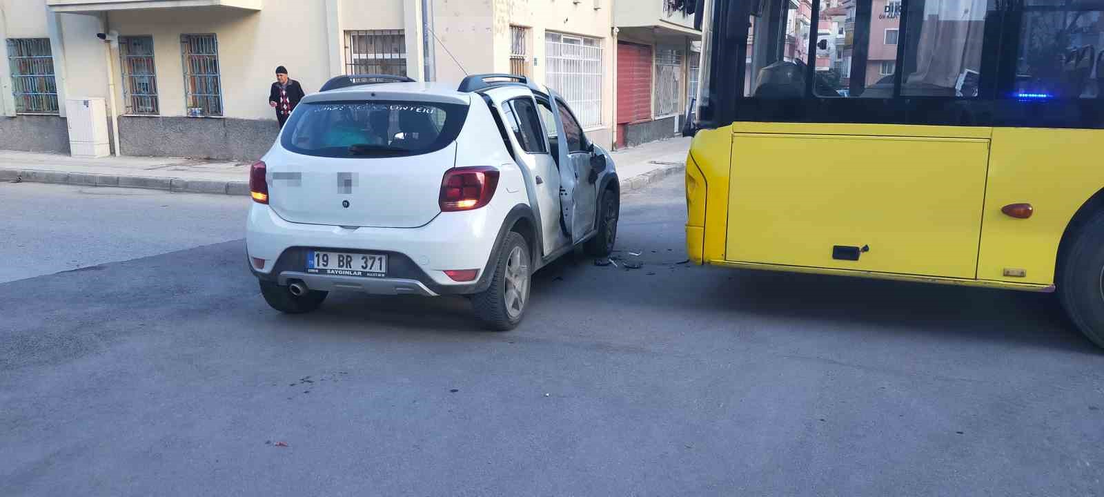 corumda halk otobusu ile otomobil carpisti 4 yarali 1 45Yrd1Y2