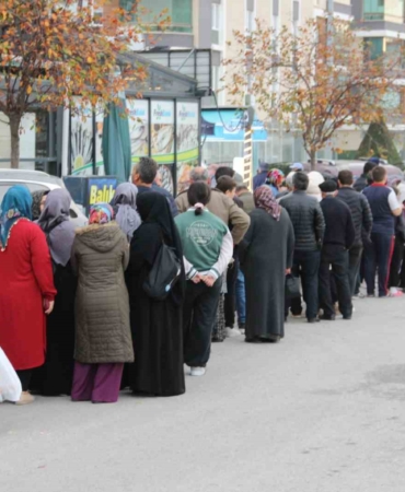 corumda-hamsinin-kilosu-40-liraya-dustu-metrelerce-uzunlukta-kuyruk-olustu-ugv5rc6Y.jpg